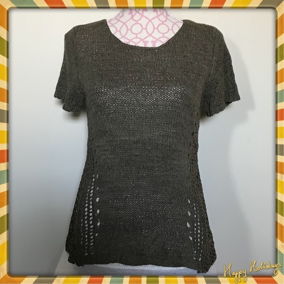 bobeau Tops - Bobeau olive green knit top EUC